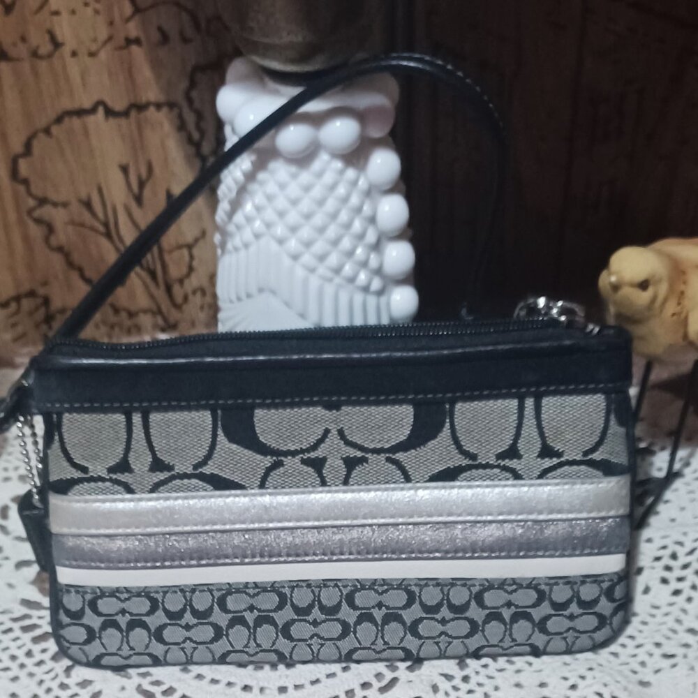 Coach Signature Black Wristlet GUC